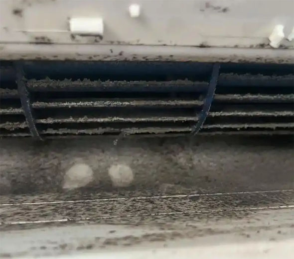 乌兰空调吹的风有股烧焦味是怎么回事